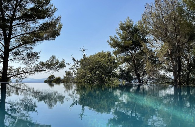 Entre vignes et pinèdes grande villa avec piscine et jacuzzi à 10 mins de la mer