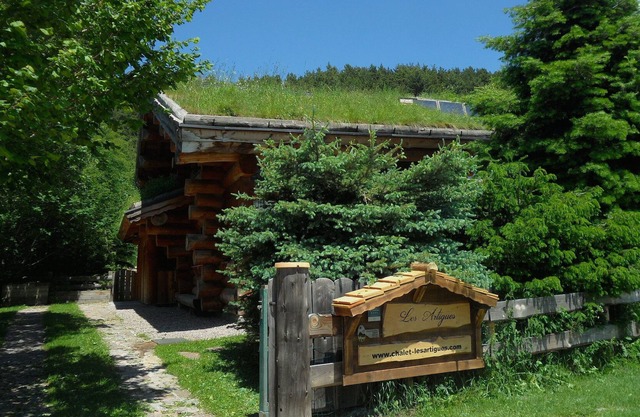 Les Artigues: encantador chalet de troncos naturales