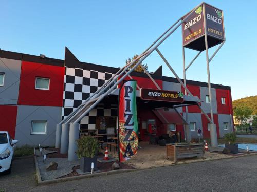 Enzo hôtel 1er prix Coudes
