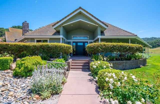 Epic Ranch*4 miles to Beach*Sleeps 16!