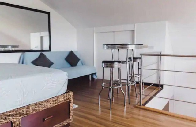 Epic Loft ⭐| 5min to Airport | ♥ Food | ⚡Wifi | TV