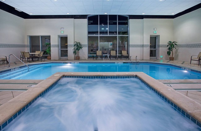 Equipped Suite in Downtown Chattanooga | Free Breakfast + Hot Tub Access