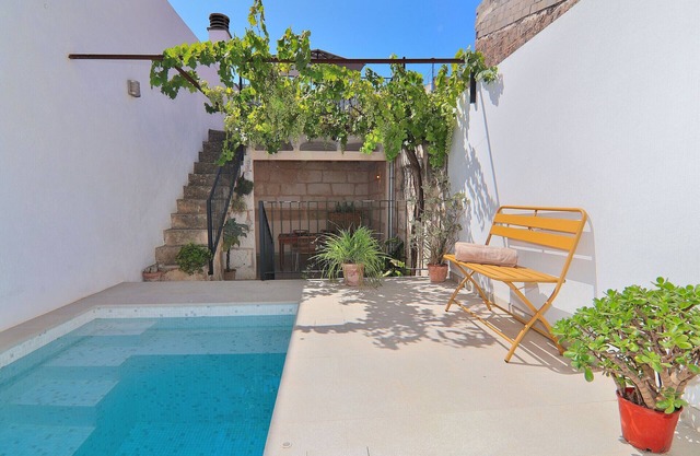 Es Colomer 265 preciosa casa de pueblo con piscina, aire acondicionado y fibra óptica