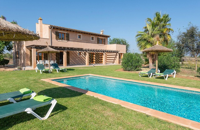 ES REGALO - PÉRGOLA - Maravillosa villa con piscina privada y WiFi gratis