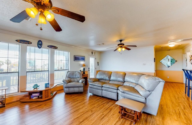 Escape | Gulf Views | Large Deck | Pet Friendly