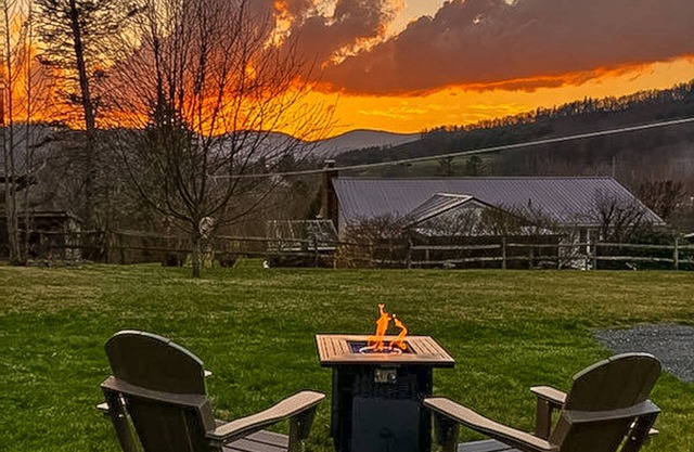 Mountain Mornings & Starry Nights - Your August Escape Awaits @Petite Retreat