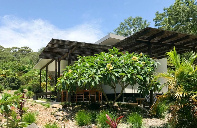 Escápese del mundo, relájese y descanse en The Lily Pad en Byron. Ideal para parejas.