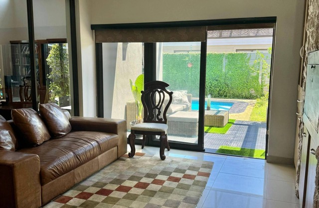 Escape to Cape Town Modern Luxury: 9 minutes from the Beach