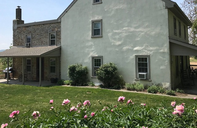 Escápese a nuestra granja de 1760 en el corazón del país Amish
