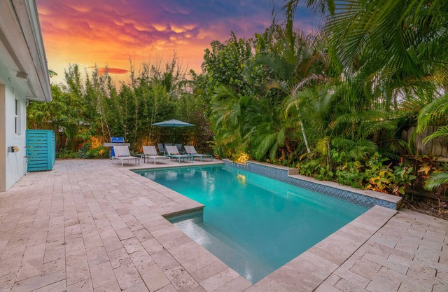 Escape to Paradise: Experience Luxury and Serenity - 3/2 Heated Pool Home