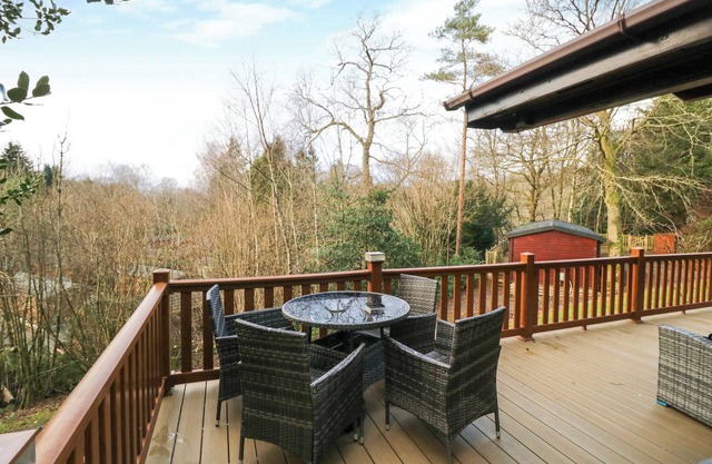 ESK PIKE, family friendly, with hot tub in Windermere