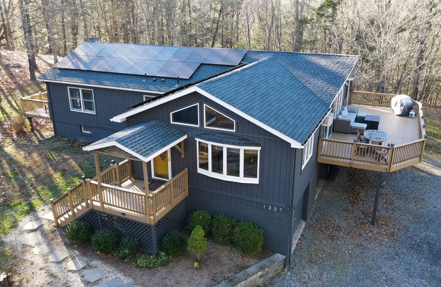 Esopus Escape: Pool, Hot Tub & Media Room