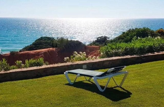 Espectacular chalet en primera línea de mar en Roche