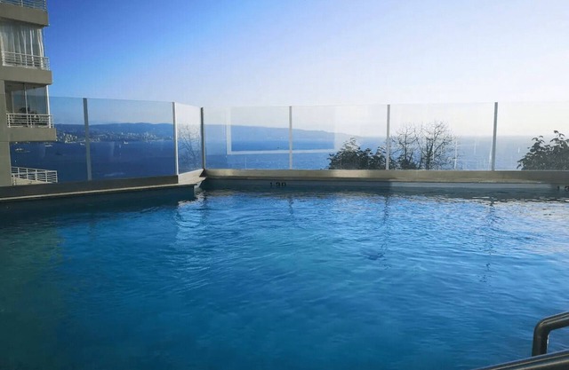 Estudio con vistas al mar y los atardeceres mas hermosos del mundo.