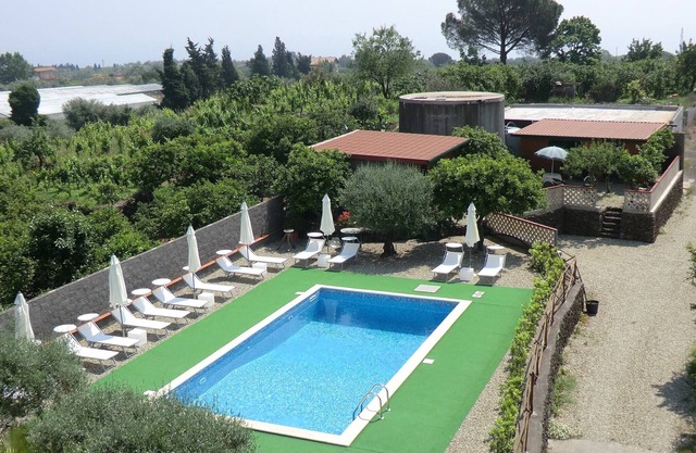 Villa con vistas al Etna, jardín y piscina