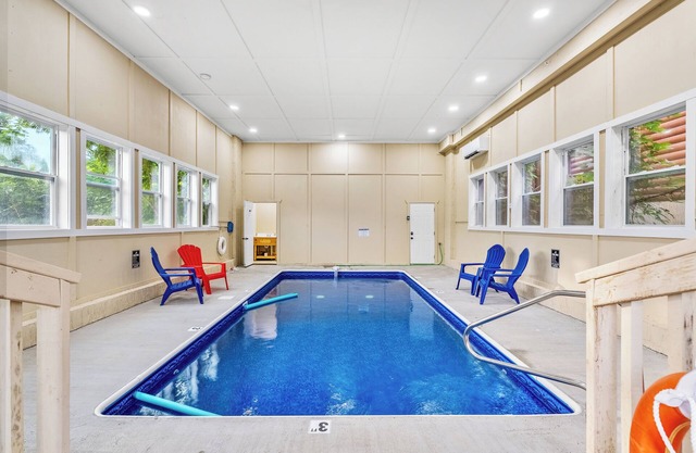 Evergreen Retreat - Luxury cabin - Sleeps 24 - Hot Tub - Indoor Pool