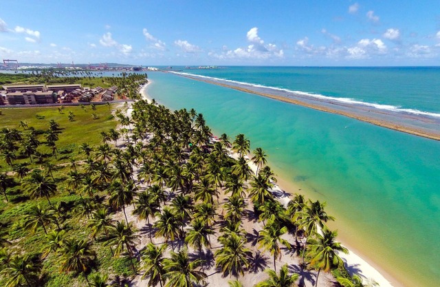Excelente apartamento de 2 dormitorios en condominio de alta gama resort Beira Mar