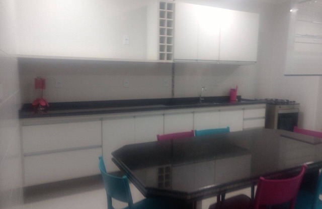Excelente cobertura de 3 dormitorios para 12 personas, cerca de la playa.