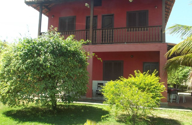 Excelente casa a 300 m de la playa y frente a la laguna.