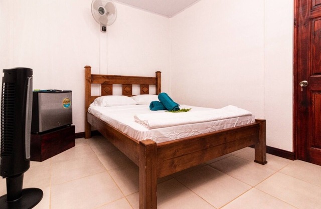 Private Room 5 minutes to the beach- FAN-FREE PARKING AND WIFI-PRIVATE BATHROOM