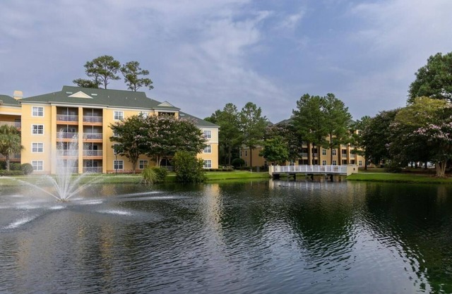 Excellent place to stay! Ultra large rooms and beds, gated entrance