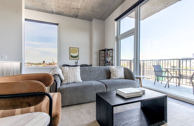Excellent West Loop 2BR w/ Gym, near Fulton Market & I-90, by Blueground