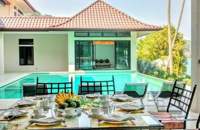 Excepcional casa noble frente a la playa