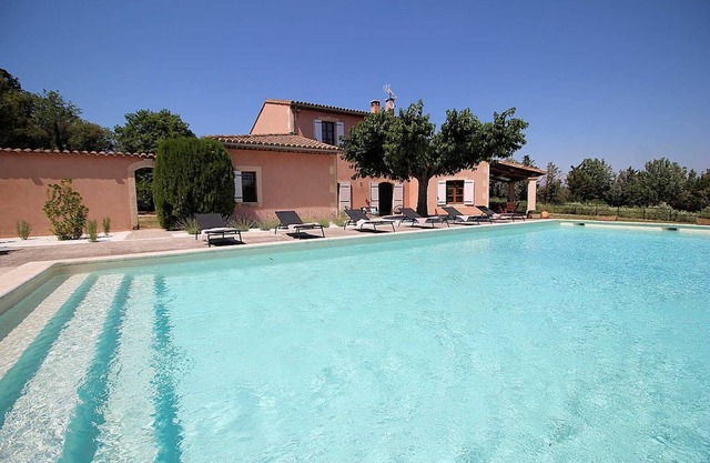 Exceptional landhouse in Noves, Alpilles, none opposite, large pool, pets allowed (2).