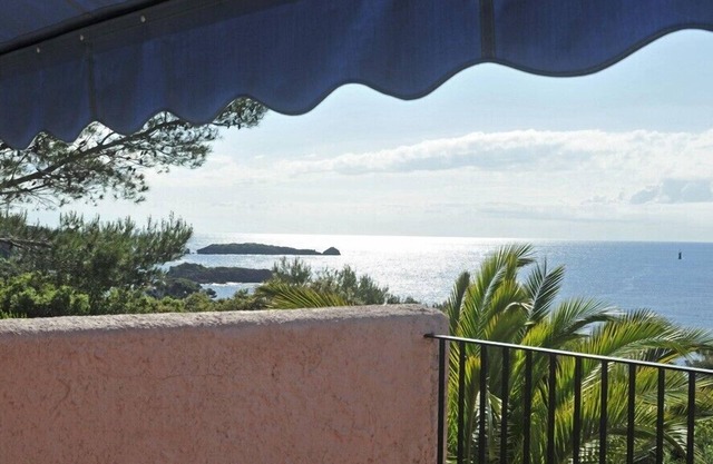 Vista excepcional y sitio a 100 m del mar - Bastidon (Agay / Esterel / Var)