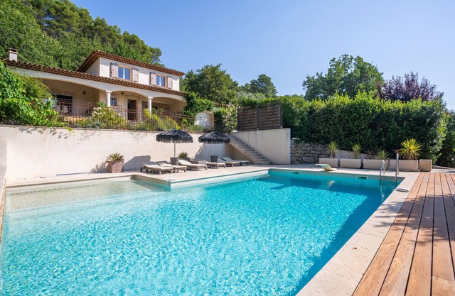 Exceptional villa for 8 people- Swimming pool 75 M2- Petanque ground-Billiards..