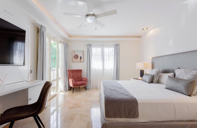 10BR Villa with pool and daily cleaning service