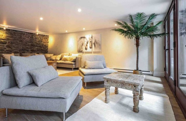 Exclusive 6 bed, 6 bath residence in Old Montreal