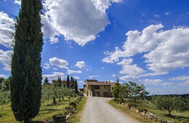 Villa exclusiva en medio de Chianti con piscina y vista