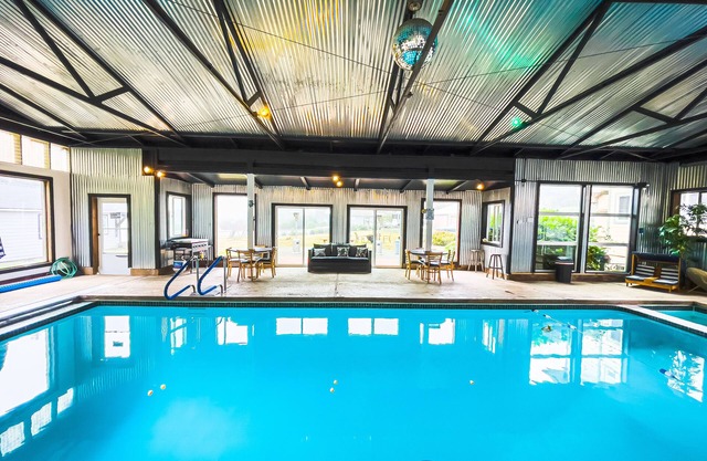 ¡Cabaña, RV y Casa de Lujo con Piscina Interior Privada Climatizada!