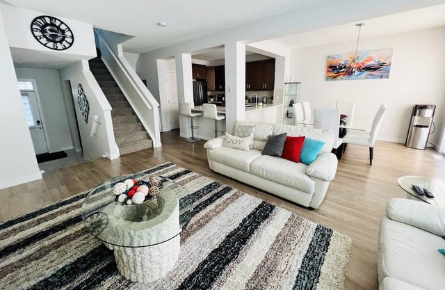 Executive 3 Bedroom Duplex in Airdrie close to YYC Airport!