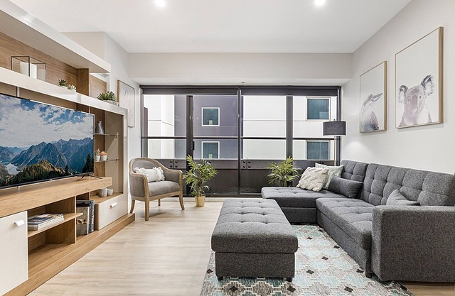 Executive Unit with Pool and Gym near Riverfront