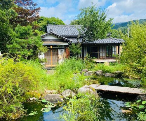 EXP Co Onsen 呼隱撰