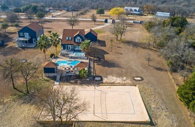 Scenic 5 Acre Retreat w/ Hot Tub Pool & Game Room