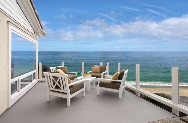 Luxury Beach Villa con mar expansiva y Whitewater Vistas