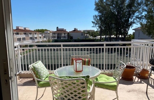 Experience a resort feel vacation on the beach in Longboat Key