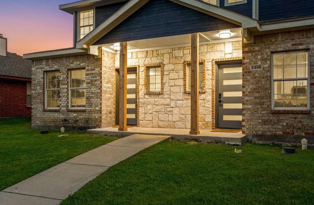 Experience Arlington:4BR Comfort & Class- Minutes to Cowboys, Rangers, 6 Flags!