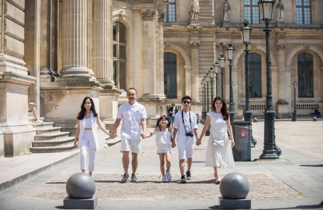 Experience Parisian Heritage 5 bedroom Apartment in Louvre