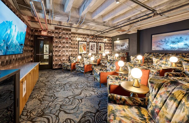 Experience Unparalleled Comfort: An Oasis within Reach of Bustling Nightlife 218