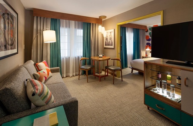 Explore More of Venice! Pool w/ Jacuzzi, Close to Venice Beach Boardwalk!
