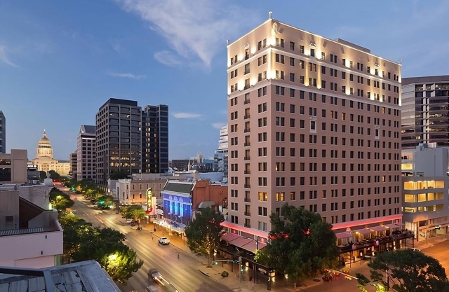 Explore Nature and Have Fun! Pets Allowed, Pool, Near Paramount Theater!