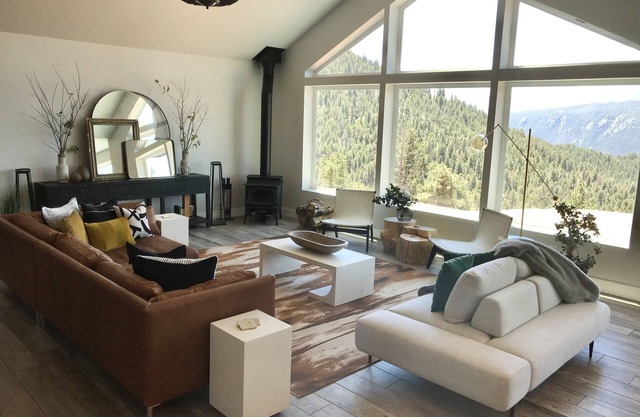 Casa de montaña con impresionantes vistas de Pike's Peak en National Forest
