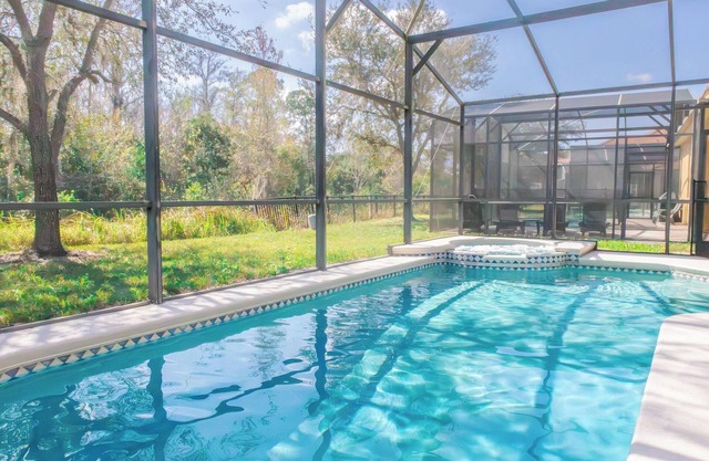Exquisite 4 Ensuite Bed Villa with Private Pool/Spa & Games Room