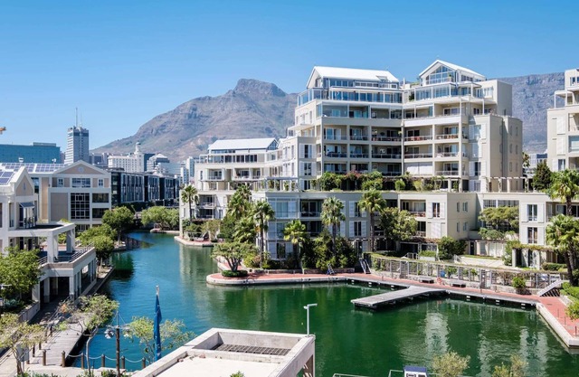 Exquisite apartment w/ harbour views in a secure estate (301 Parama)