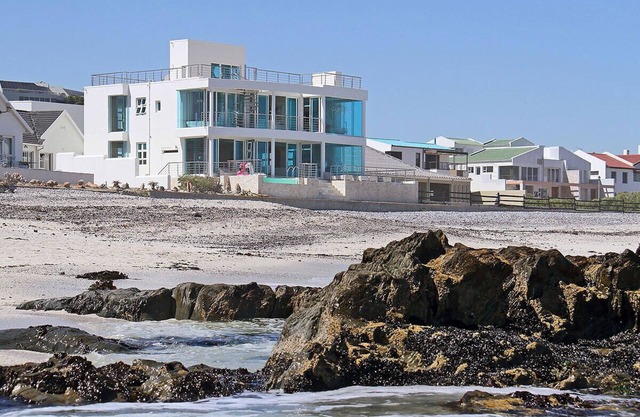 Exquisita casa frente al mar en la hermosa Bloubergstrand