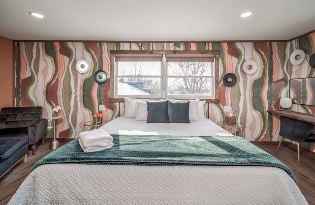 Private Balcony, King Bed, Kitchen